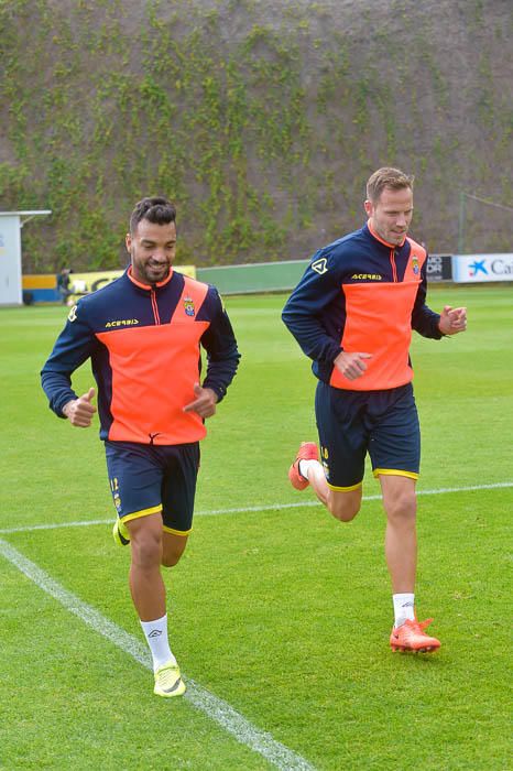 Entrenamiento de la UD Las Palmas, en Barranco ...