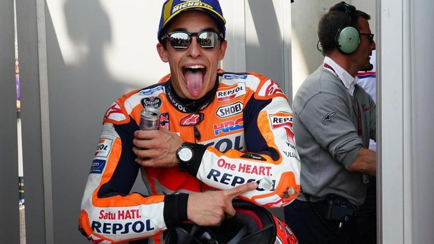 Márquez se da a la fuga ante el desconcierto de sus rivales