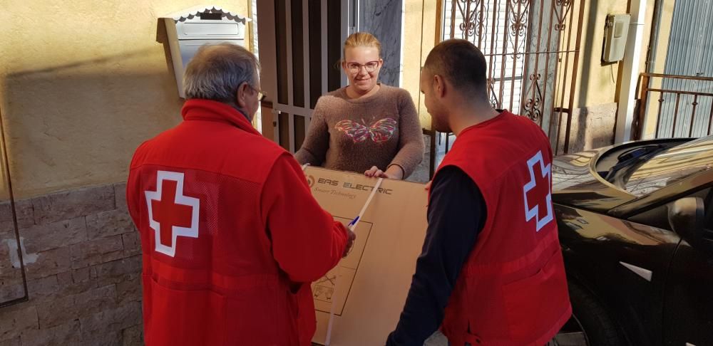 Entrega de electrodomésticos por parte de Cruz Roj