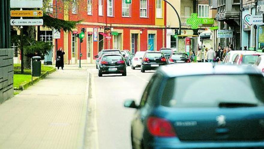 Tráfico en la calle Llano Ponte.