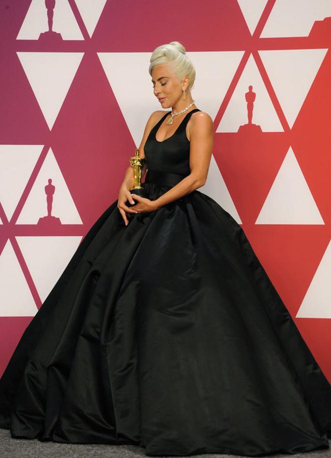 Lady Gaga con su primer Oscar 2019
