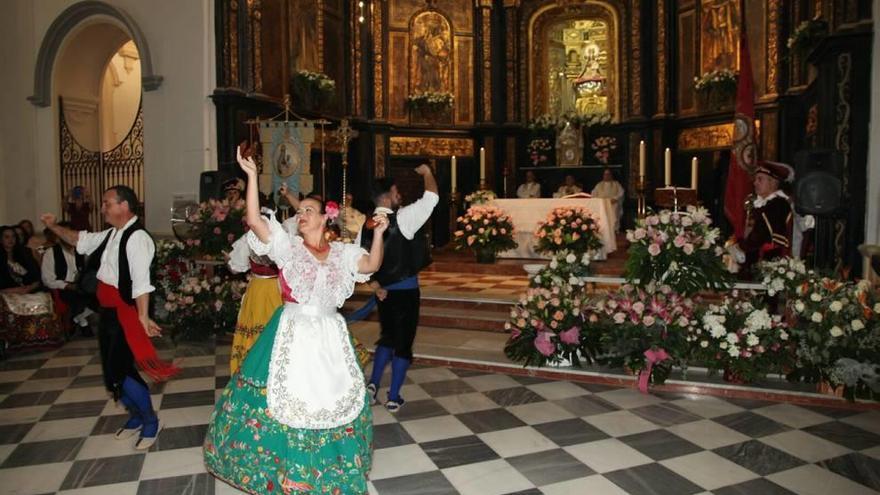 Decenas de personas se manifestaron para pedir la permanencia de la orden franciscana en la ciudad de Lorca.