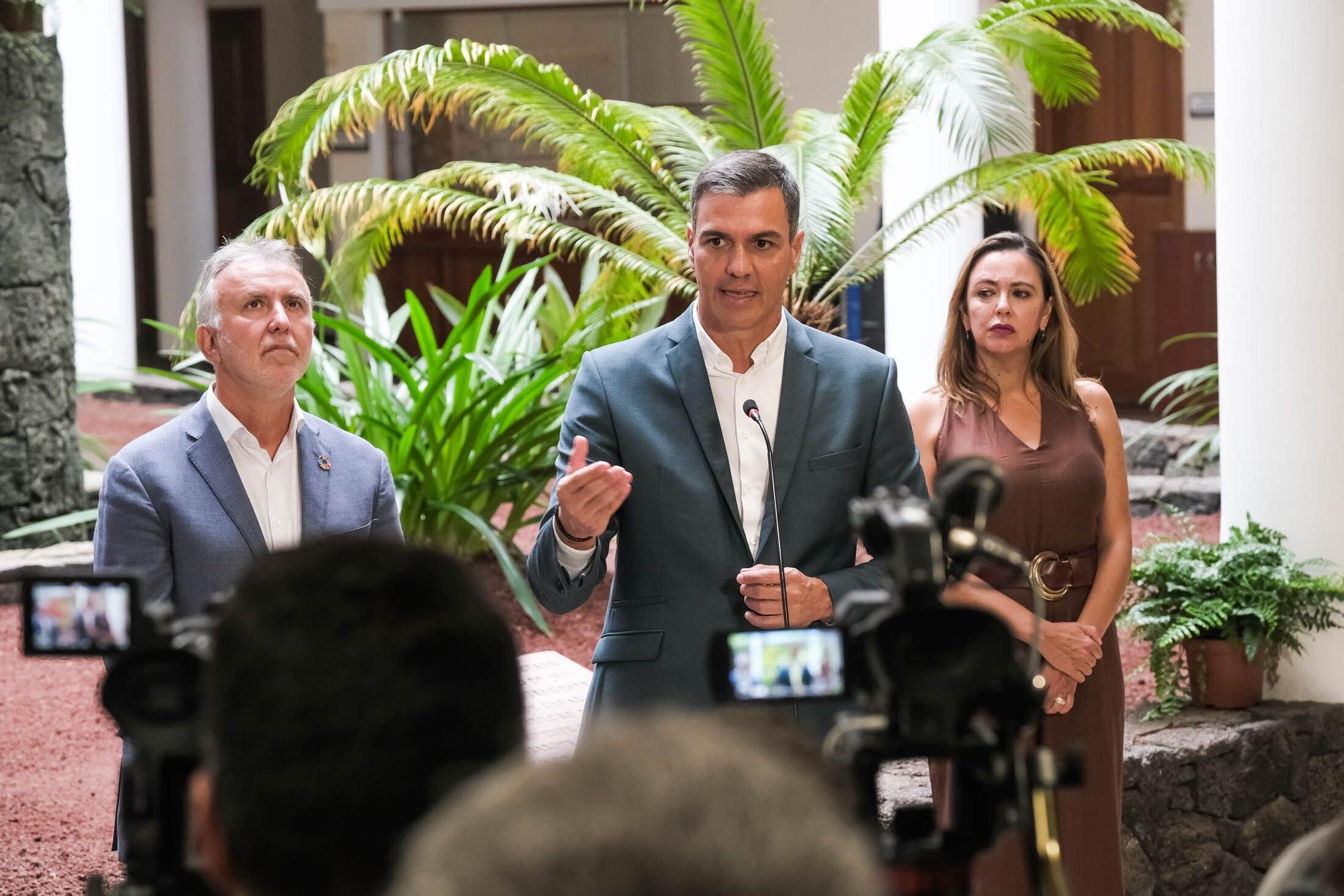 Encuentro entre Pedro Sánchez y Ángel Víctor Torres en el Cabildo de Lanzarote