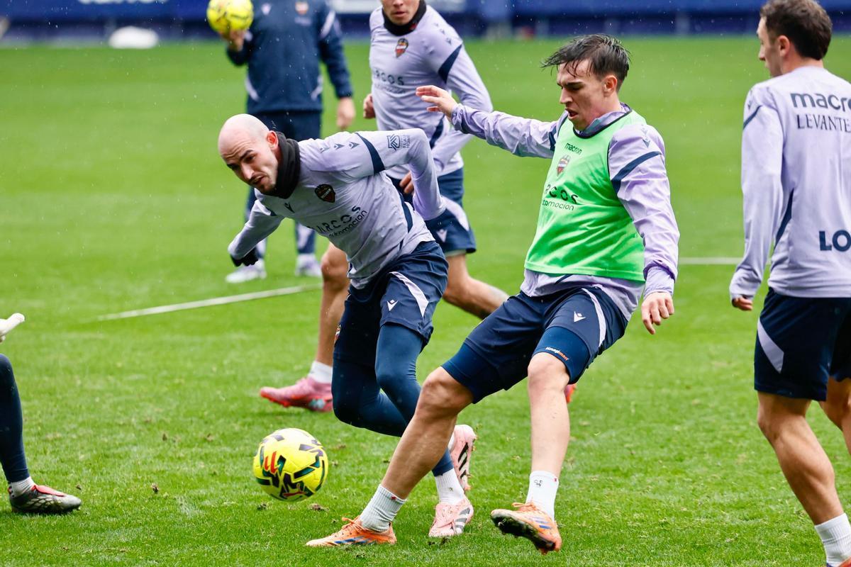 Entrenamiento a puertas abiertas del Levante UD