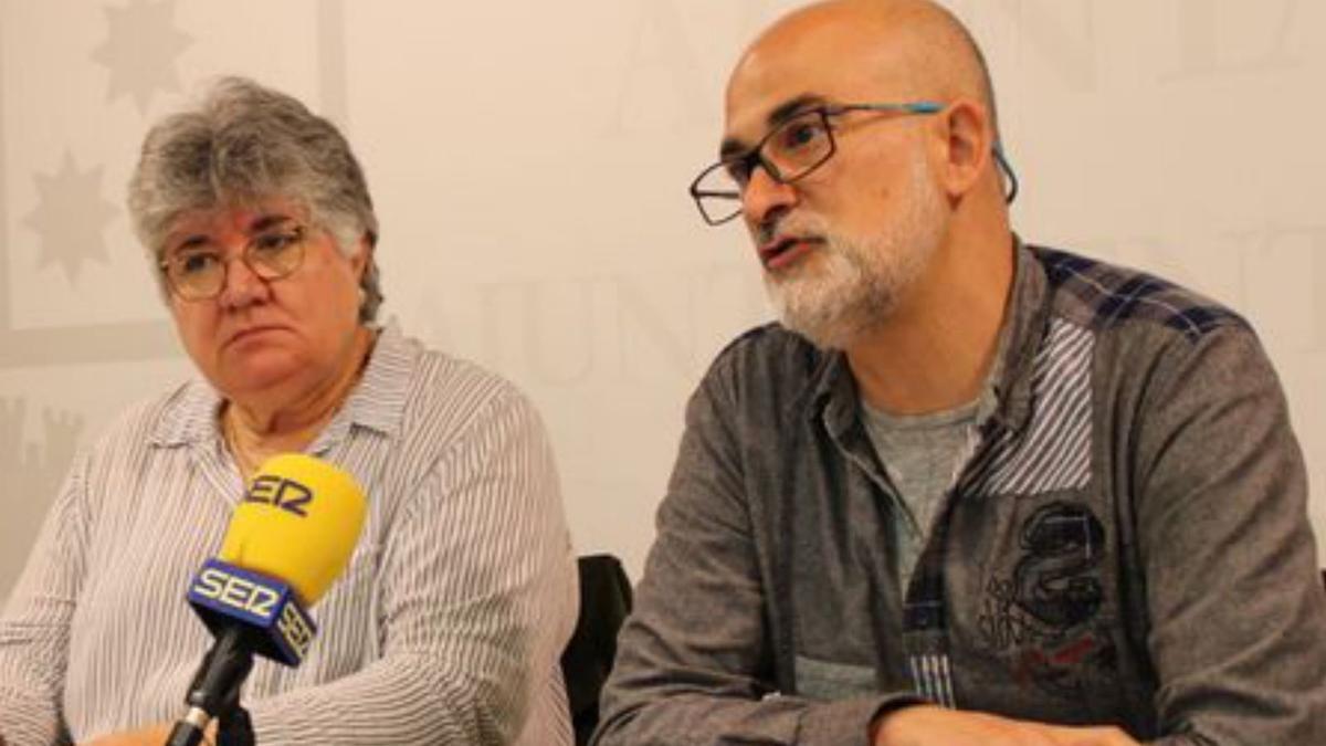 Chelo Oliva, presidenta de la asociación ALGTB Benidorm, y el edil Javier Scotto. | LEVANTE-EMV