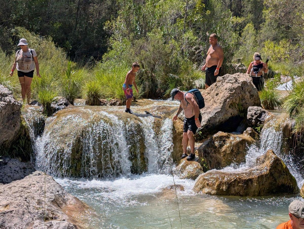 Imagen de archivo de bañistas en el río Fraile.
