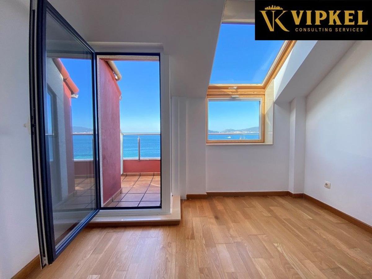 Venta de piso con piscina en Coruña