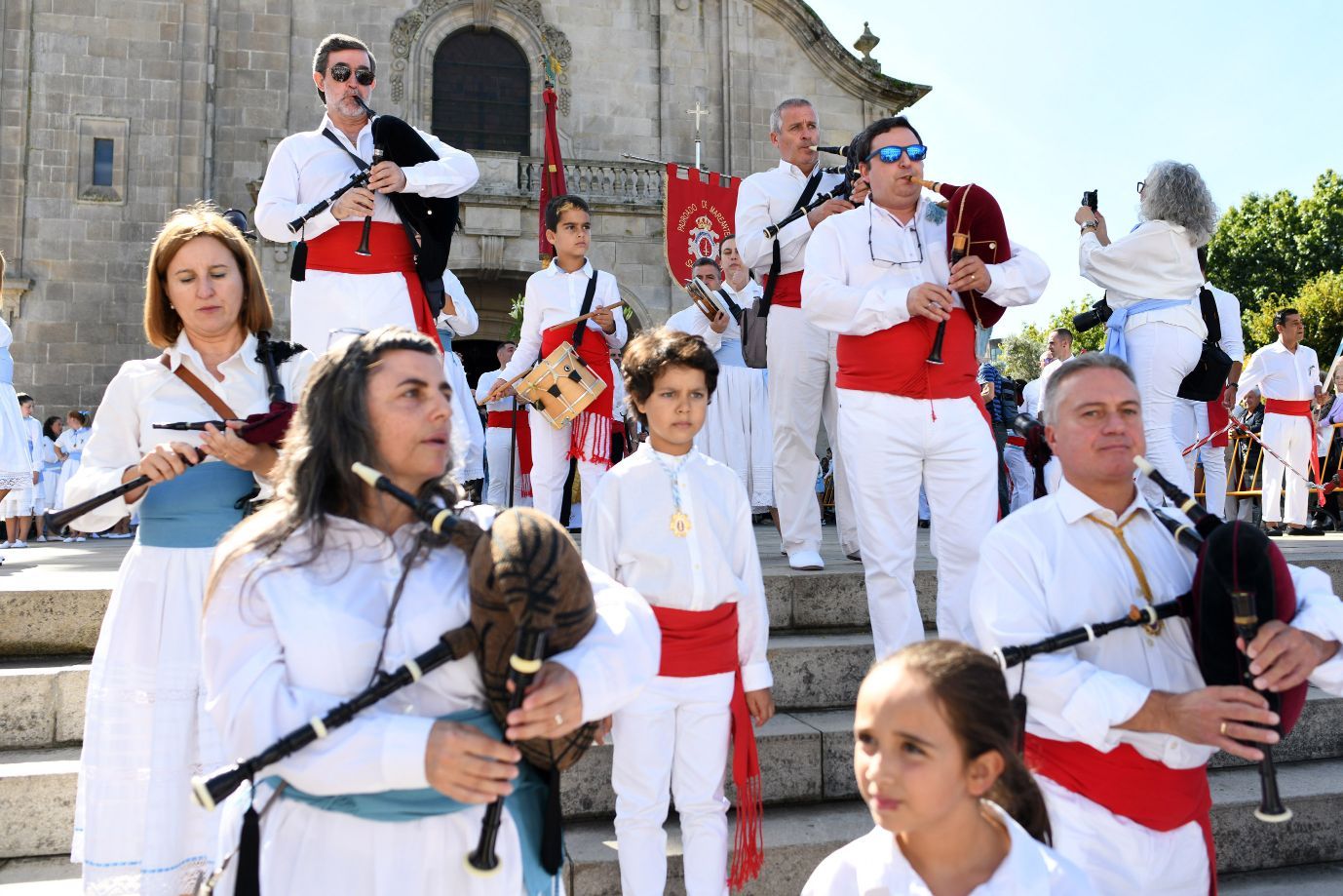 La Danza de Espadas de Marín rompe con dos años de pandemia