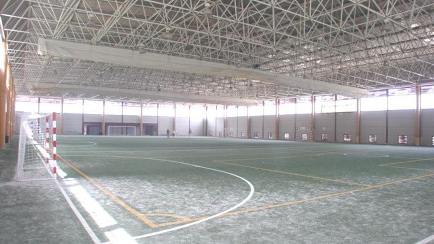 La Junta destina 850.000 euros a rehabilitar la cubierta de pabellón de césped artificial en la Ciudad Deportiva de Cáceres