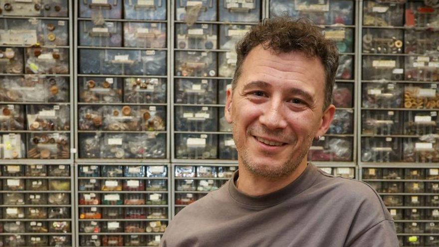 El dueño de La Crisálida: «Todos los negocios de barrio encerramos una historia»