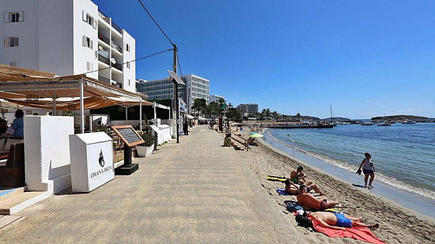 El turismo familiar llena Platja d’en Bossa y es Viver | FOTOS DE VICENT MARÍ