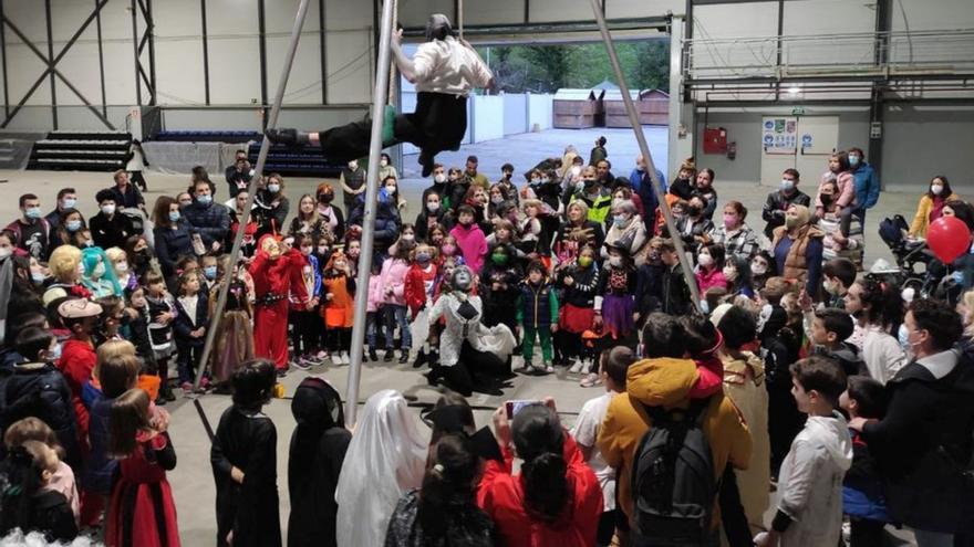 Un momento del espectáculo “Tinieblas” en Pola de Laviana.