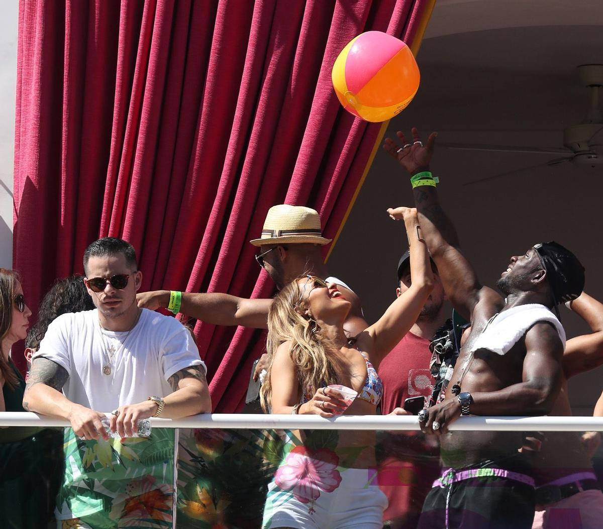 La divertida fiesta en la terraza de Jennifer López