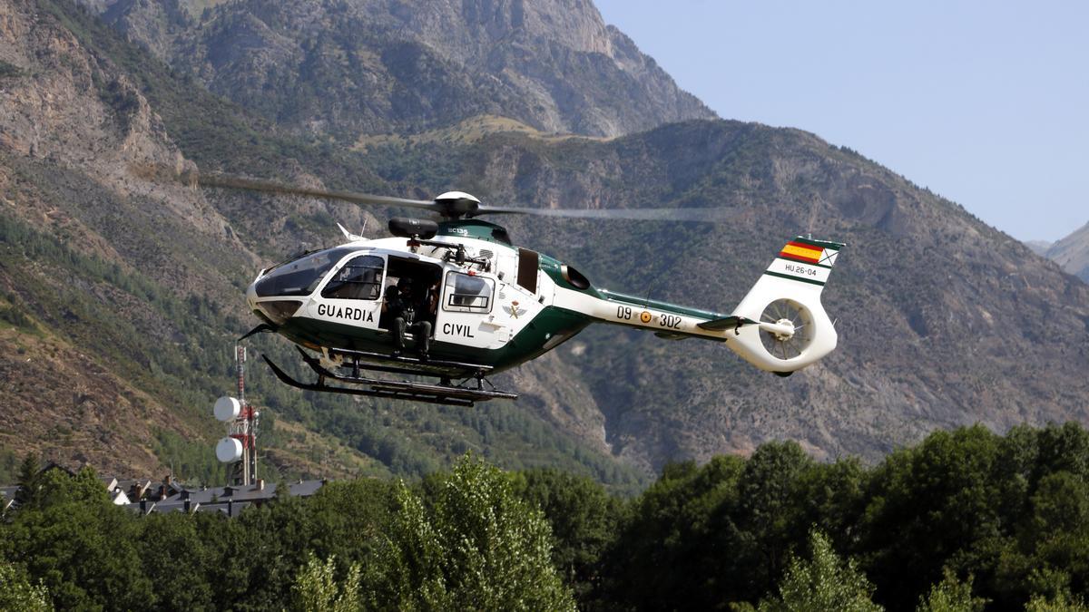 L'helicòpter de rescat del GREIM de la Guàrdia Civil a Benasc