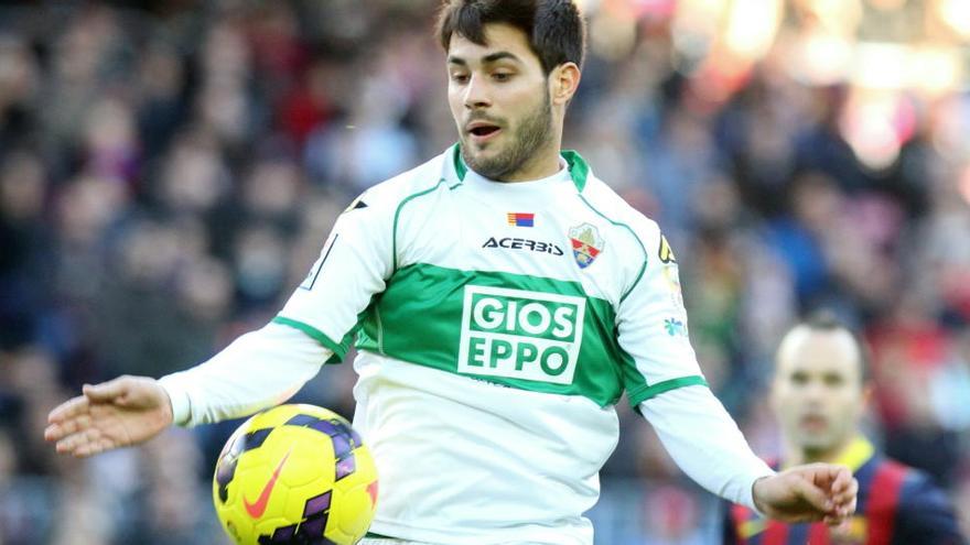 Carles Gil en un Elche-Barcelona en 2014