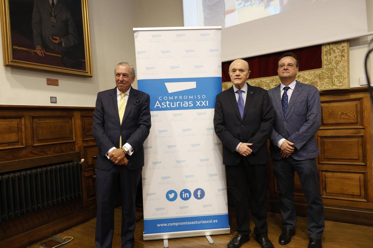 Por la izquierda, Eduardo Sánchez Morrondo, Alfonso López Muñiz y José Manuel Riestra.
