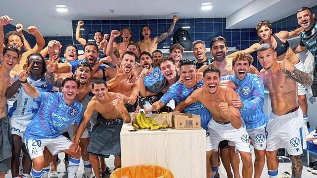 La celebración en el vestuario de Ipurua.