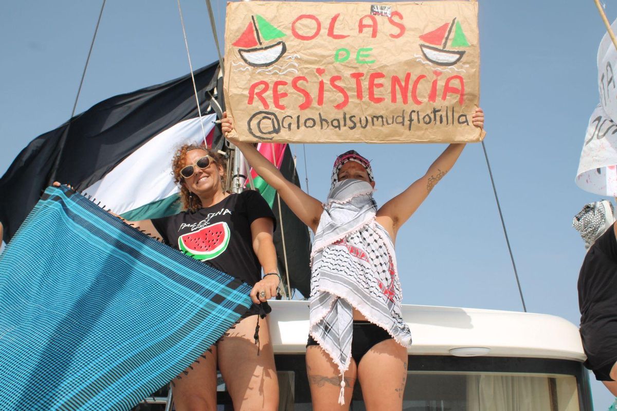 Un barco parte de Ibiza hacia Formentera en apoyo a la flotilla internacional con destino a Gaza