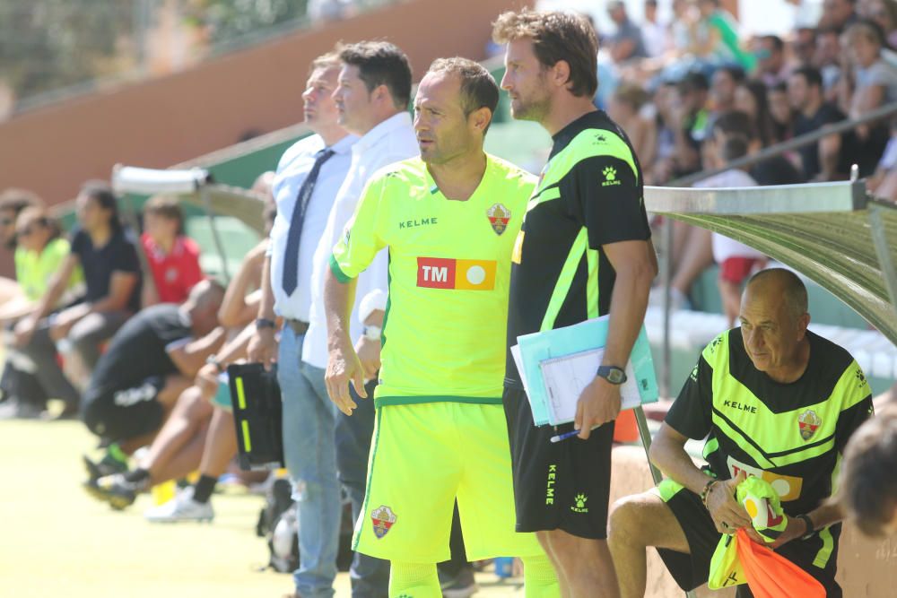 El Elche sufre para ganar y llega al derbi copero como líder