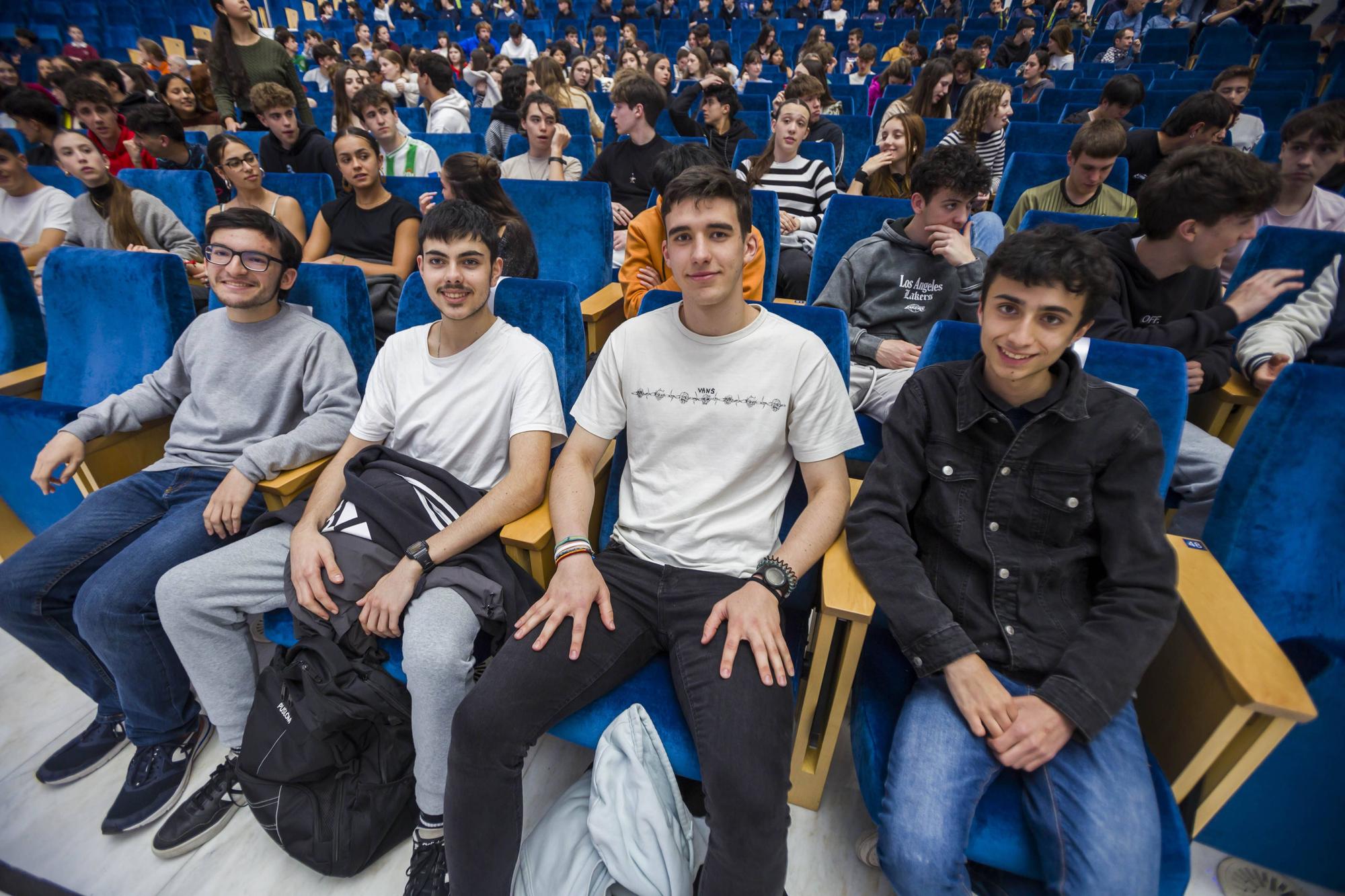 EN IMÁGENES: Así fue la conferencia de la jefa de la Policía Científica de Asturias ante centenares de escolares 

