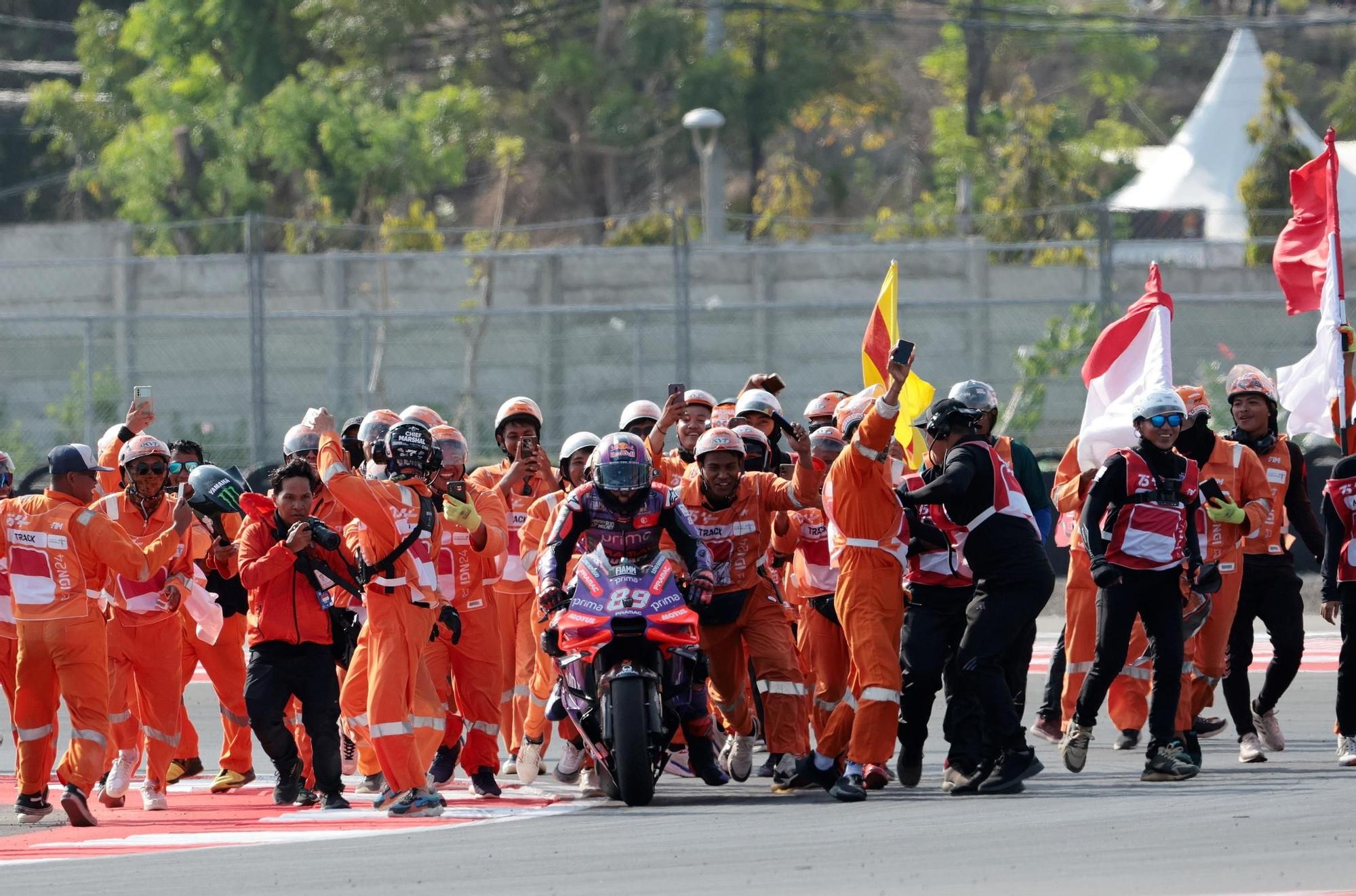 La Ducati de Márquez terminó en llamas: Así fue su abandono en Indonesia