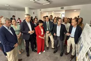 La ministra Isabel Rodríguez visita las viviendas de alquiler de mayores de Sama Naharro