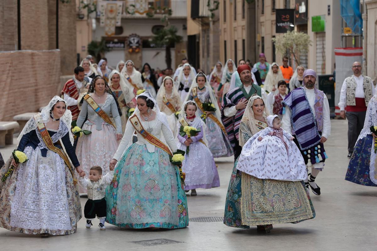 Todas las fotos de la Ofrenda del 18 de marzo por la calle San Vicente hasta la 17:30 horas Todas las fotos de la Ofrenda del 18 de marzo por la calle San Vicente hasta la 17:30 horas