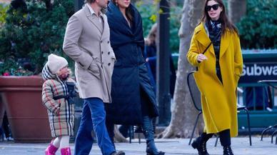 Los abrigos de Irina Shayk y Anne Hathaway son en los que tendrás que fijarte este invierno
