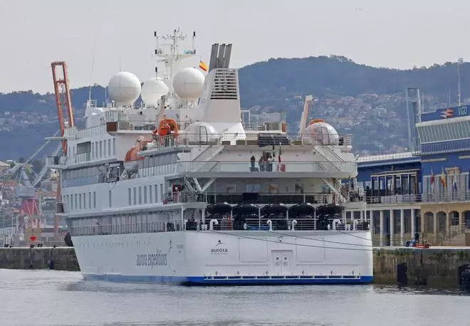 El aerodinánimo crucero de aventura «Greg Mortimer» se estrena en Vigo con 116 pasajeros