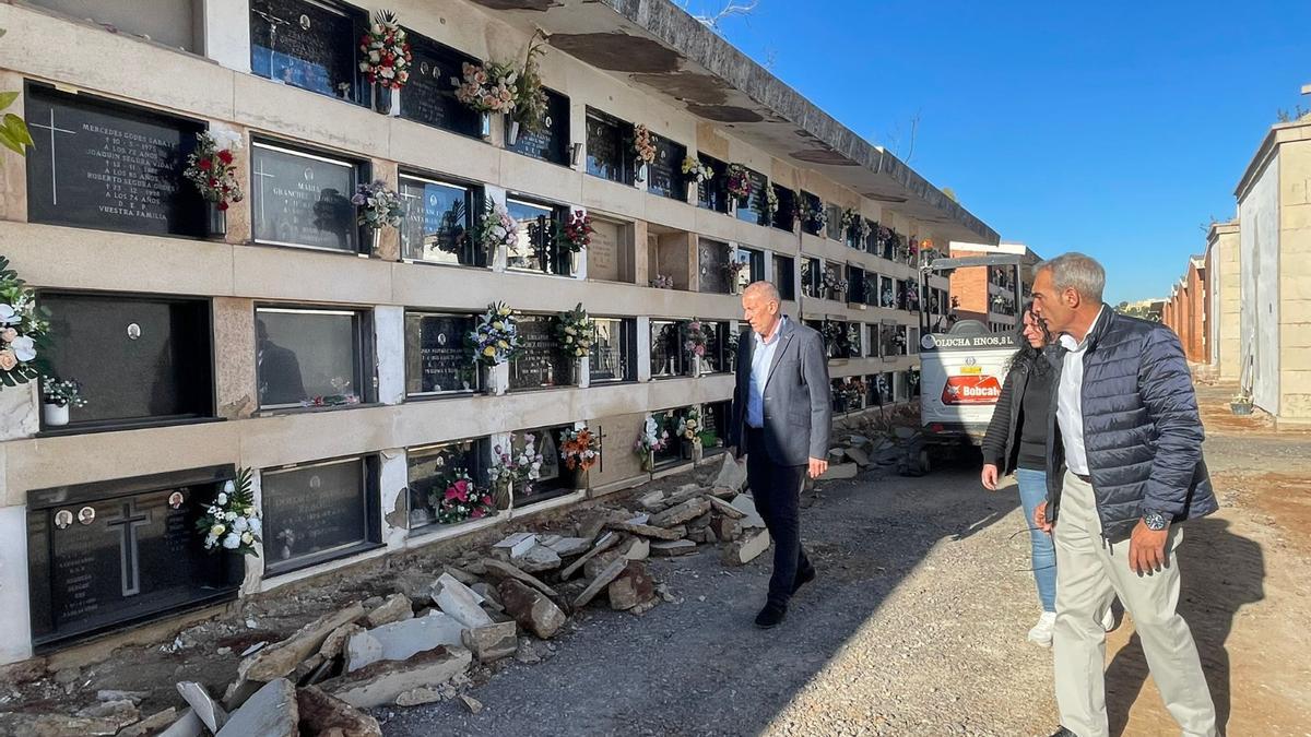 Visita de Sales y Porcar a las obras del cementerio de San José de Castelló.