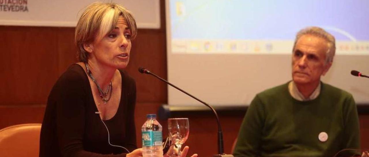 La cooperante María Climent fue presentada por Carlos Garrido. // Adrián Irago