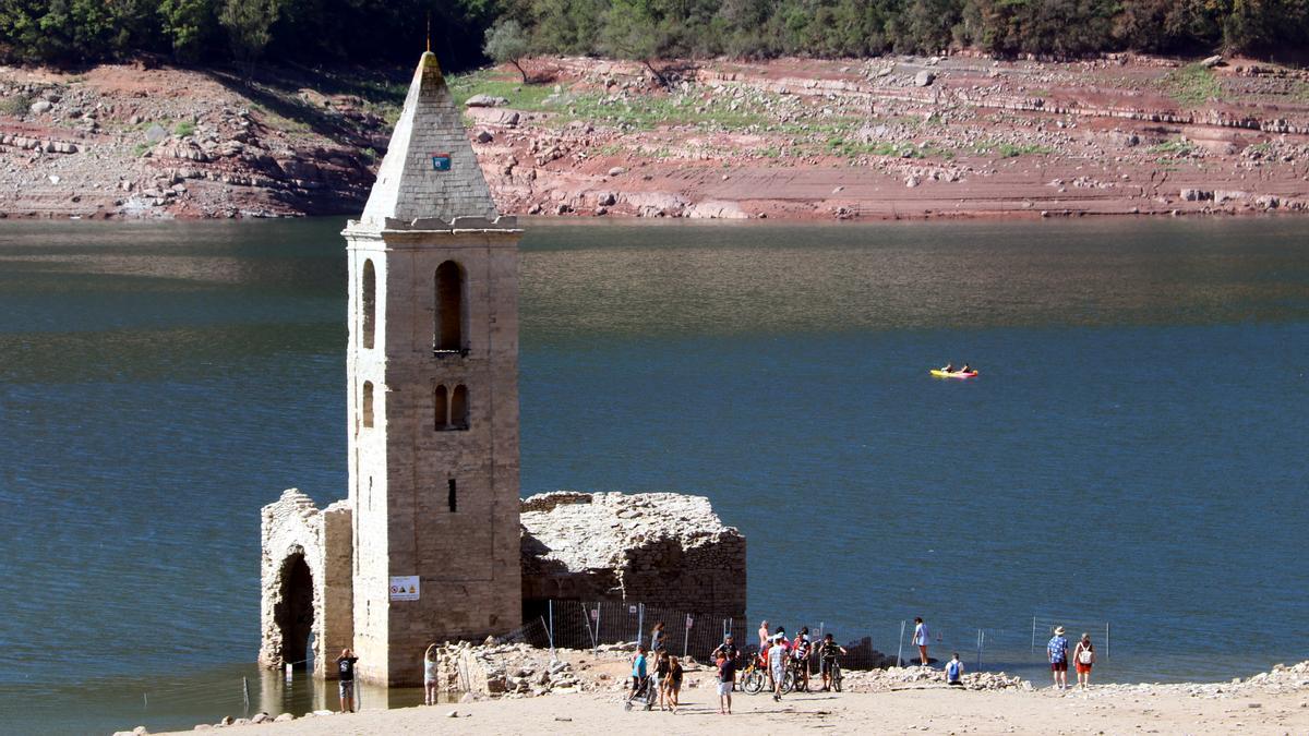 Visitants a l&#039;entorn de l&#039;església