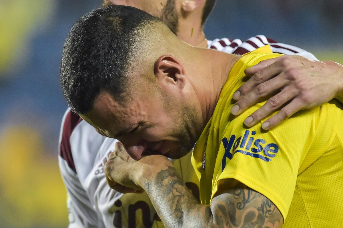 Vitolo, el pasado noviembre, abandona el Gran Canaria bajo un manto de lágrimas ante el Albacete.