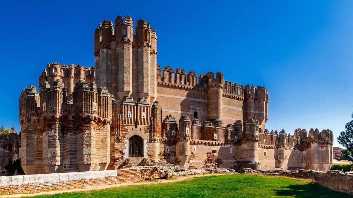 El pueblo de España donde nació el último emperador del Imperio Romano: una preciosa villa con un castillo de cuento