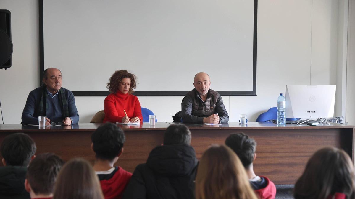 O Parlamento de Galicia achega a súa actividade ao alumnado de Vigo nunha charla-coloquio no Colexio Vista Alegre Cabral