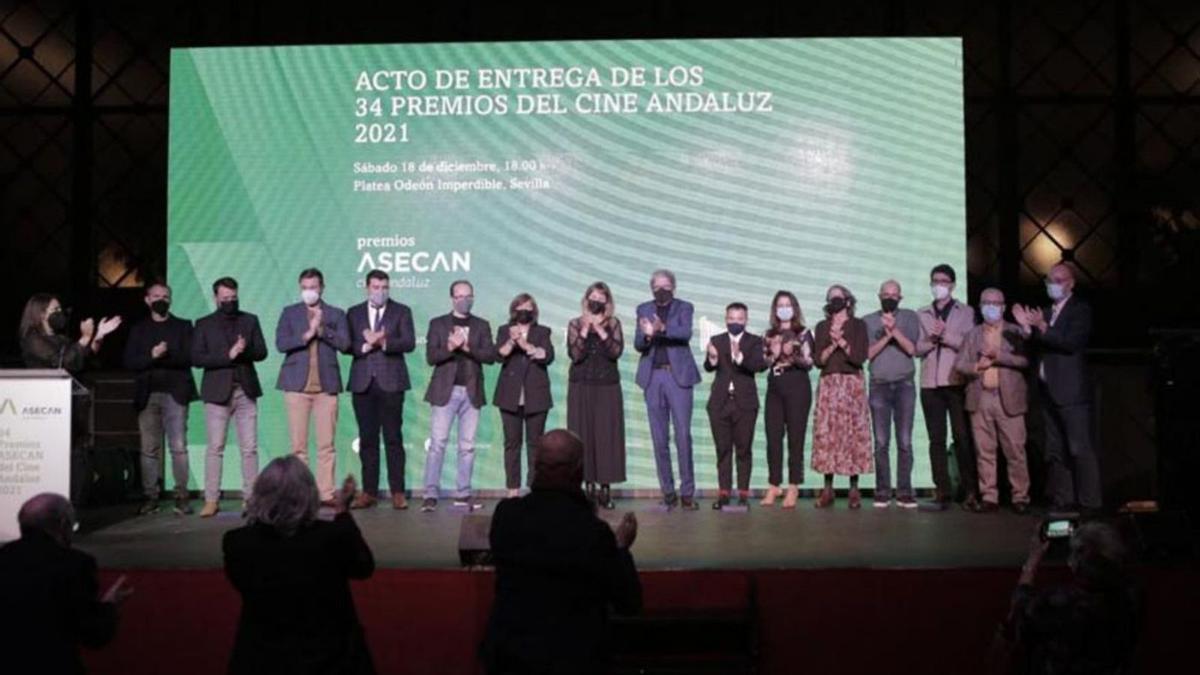Foto de grupo del acto de entrega de los Premios del Cine Andaluz, celebrado este sábado en Sevilla.