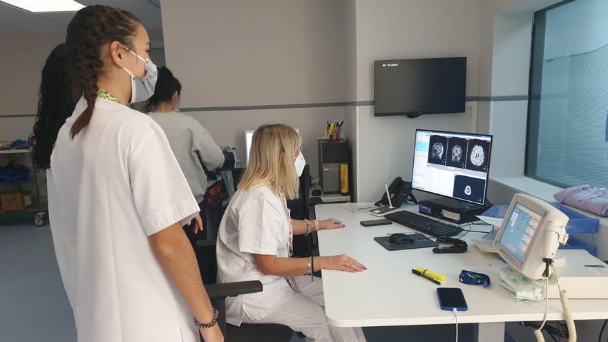 Alumnas del Canastell durante las prácticas en el Hospital de Alicante