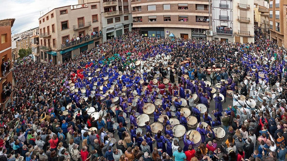 La Rompida de la Hora de l’Alcora, que se celebra el Viernes Santo a las 12.00 horas, es, desde el año 2019, Patrimonio Inmaterial de la Humanidad por la Unesco.