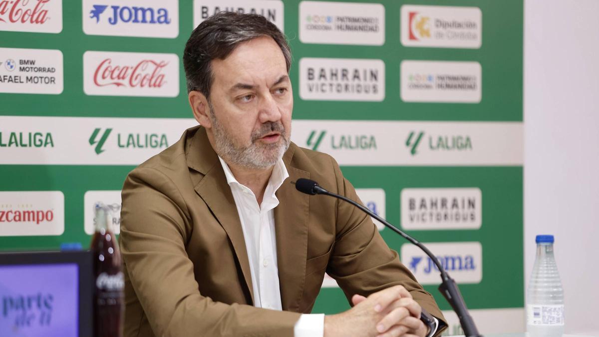 Antonio Fernández Monterrubio, en la presentación de Diego Bri como jugador en propiedad del Córdoba CF.