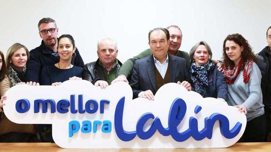 Lorenzo, Pérez, Varela, Senande, Fernández, Crespo, Antonio Rodríguez, Paz, Montoto y José Antonio Rodríguez, ayer en la sede del PP. // Bernabé