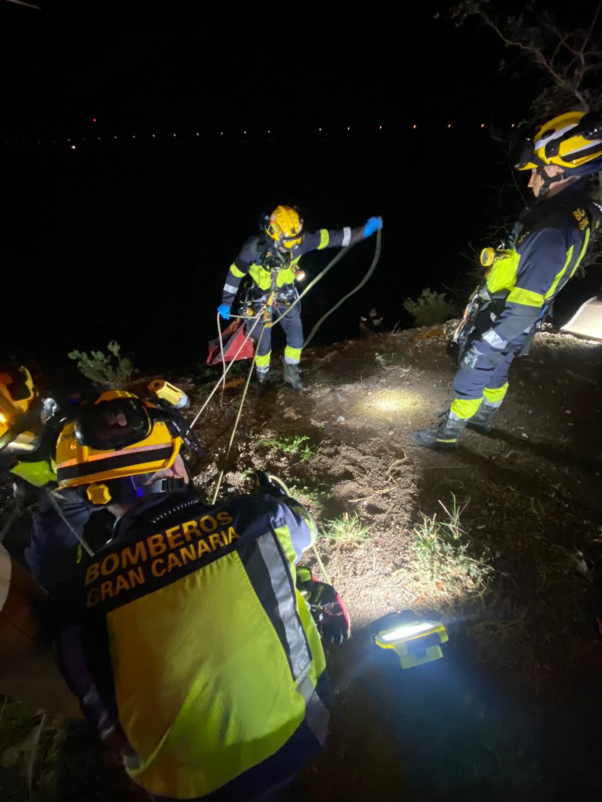 Rescate de un perro y su dueño en Orilla baja, Santa Lucía