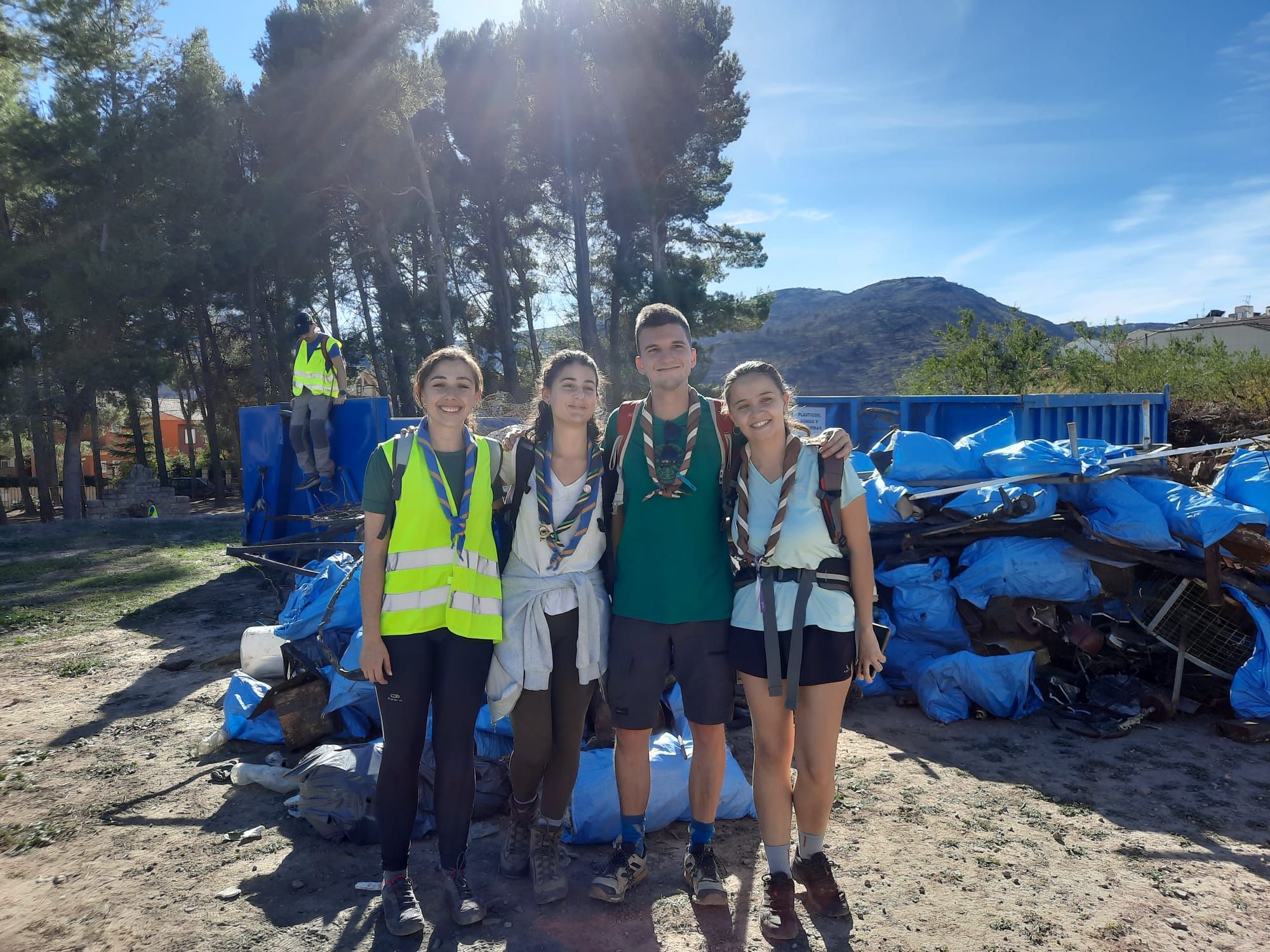 Descubre lo que han encontrado en una recogida de basura resurgida tras el gran incendio de Bejís