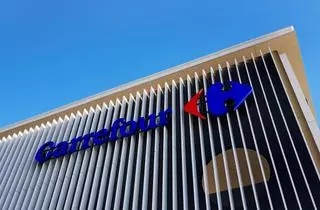 Alcampo sopesa la compra de Carrefour