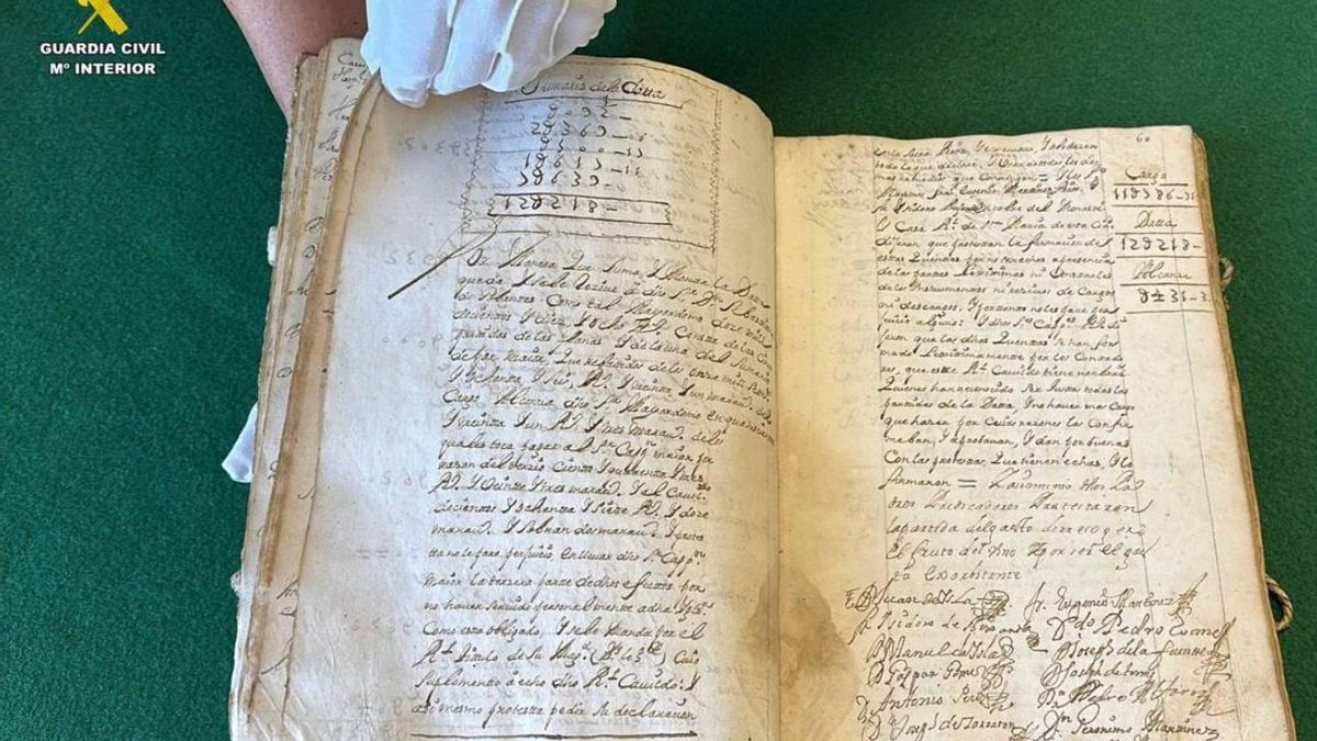 La Guardia Civil recupera en Madrid un libro de cuentas del siglo XVIII desaparecido hace un siglo de una parroquia de La Rioja