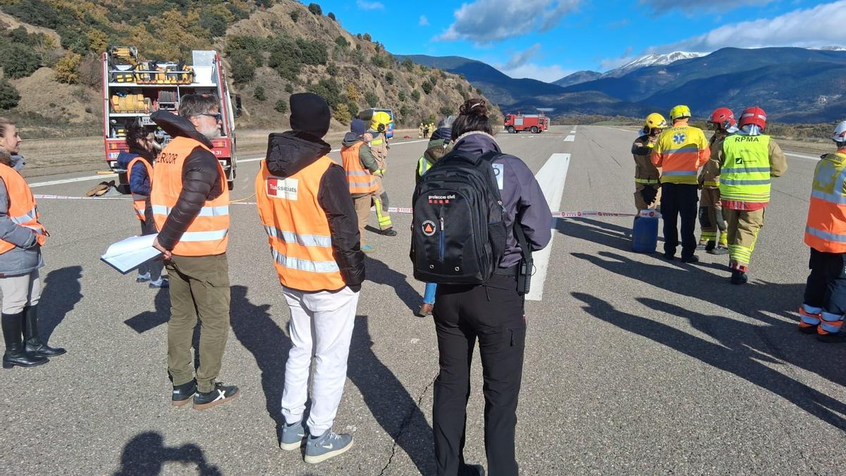 Els participants en el simulacre d'accident