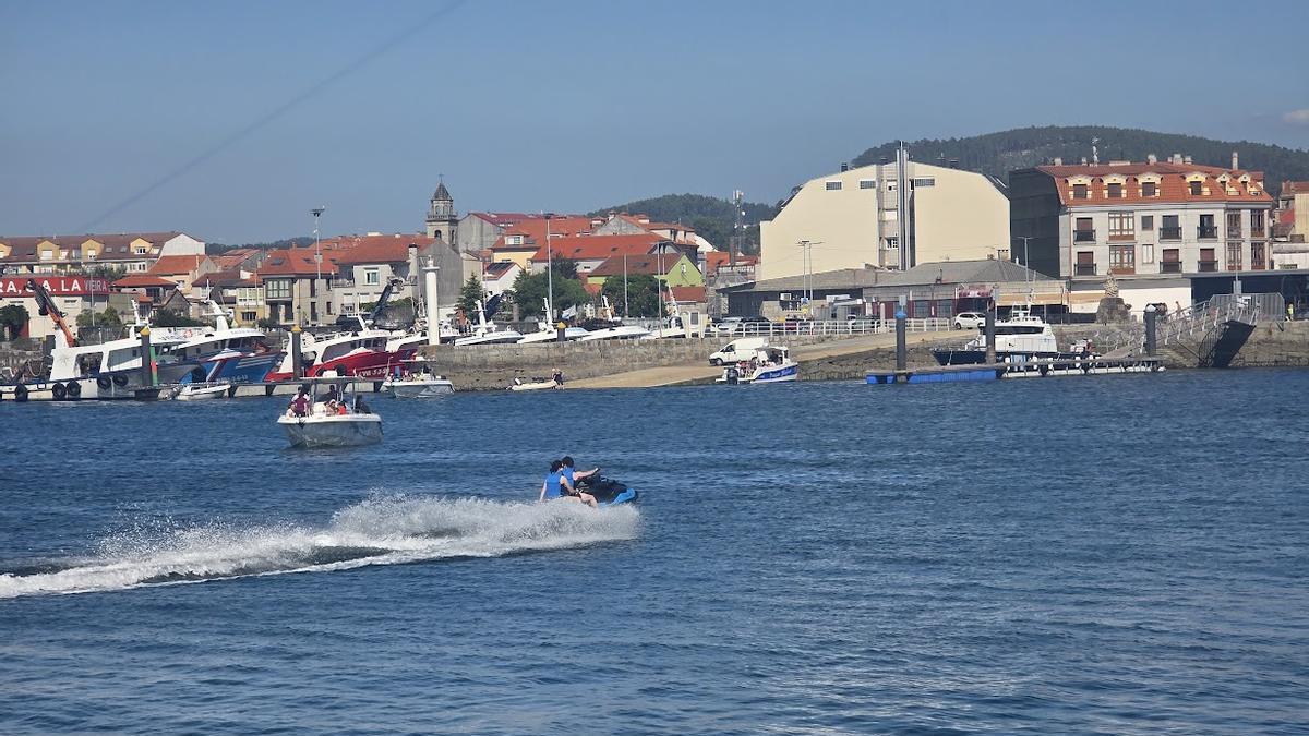 Preocupación por las temerarias maniobras de las motos acuáticas en Arousa