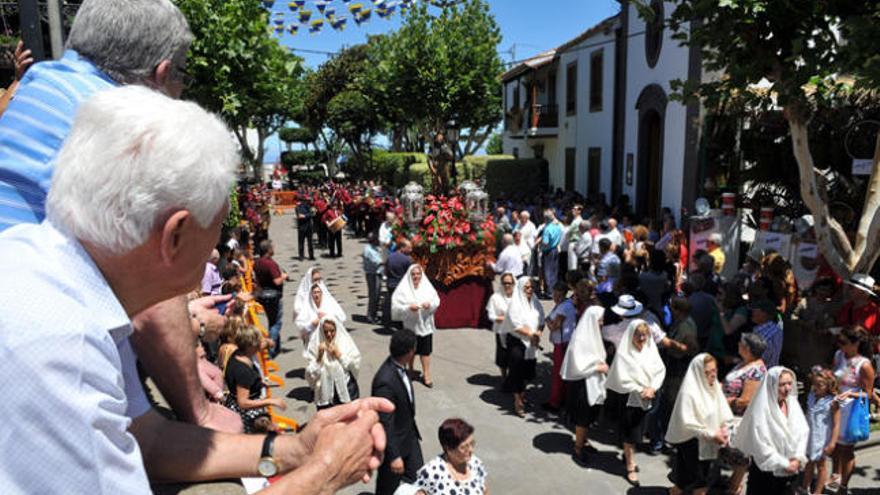 La plaza de San Roque, ayer, al inicio de la procesión. | paco luis mateos