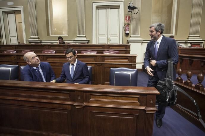 Pleno en el Parlamento de Canarias