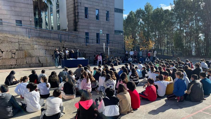 O alumnado participante no programa durante a presentación das parellas TEI.  | // FDV