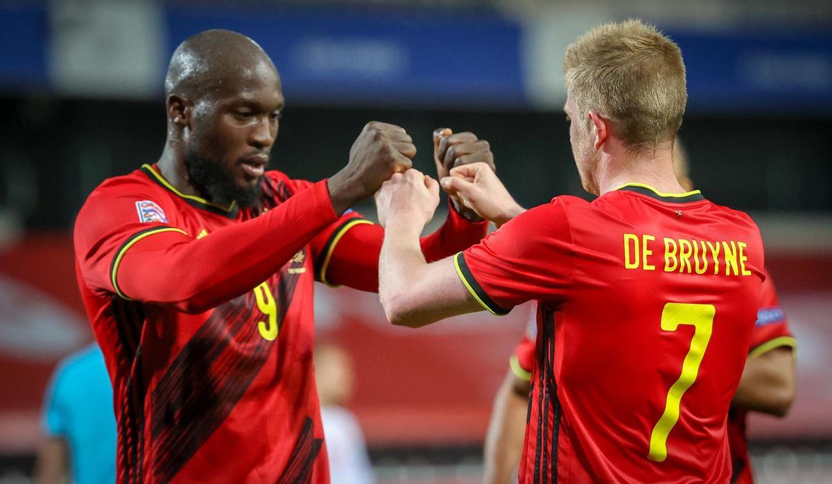 Kevin De Bruyne y Romelu Lukaku.